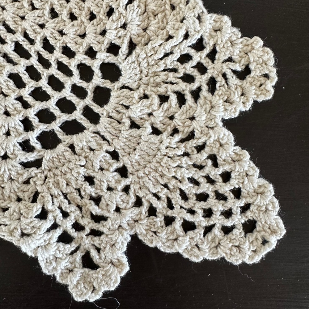 VTG Beige Crochet Doily Square Lace Pineapple Pattern Scalloped 11" Cottagecore - Picture 3 of 5